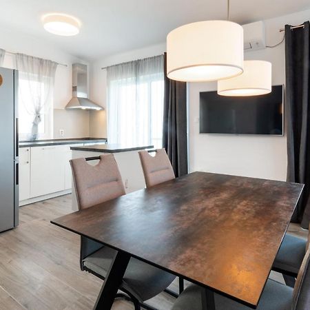 Vila Apartments Marina Blato  المظهر الخارجي الصورة